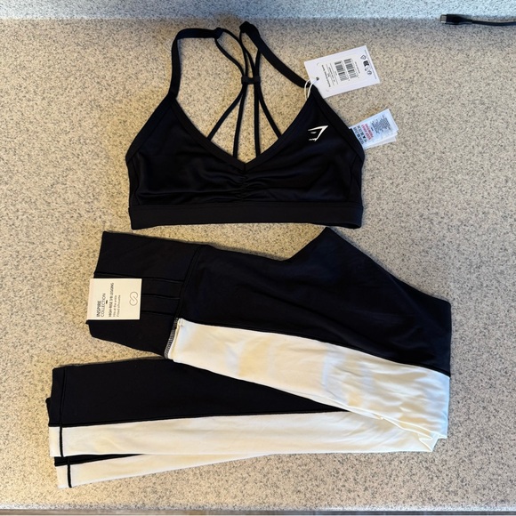 Gymshark Calia set.Black and White Sports Bra Set
